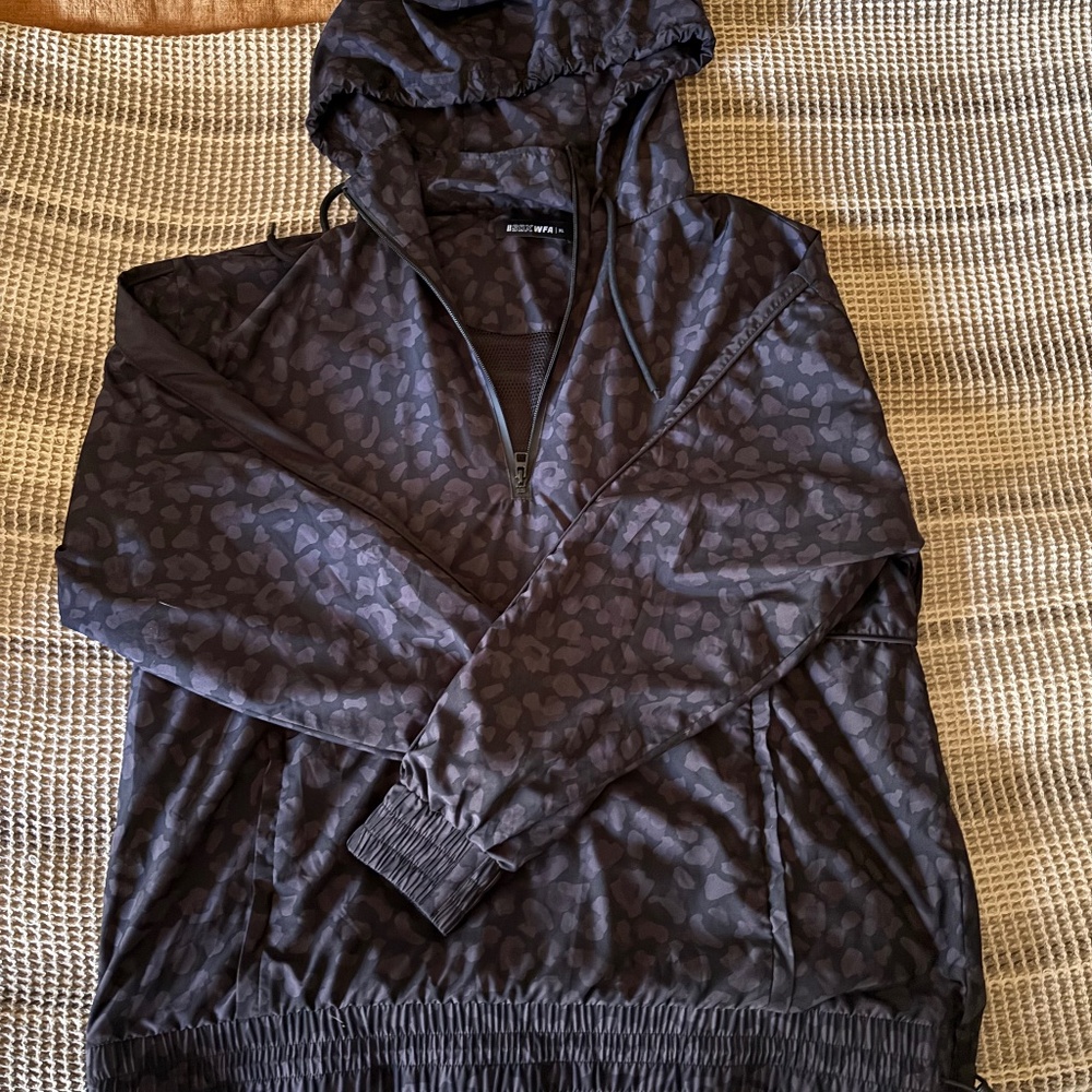 Sarah’s day x white fox windbreaker